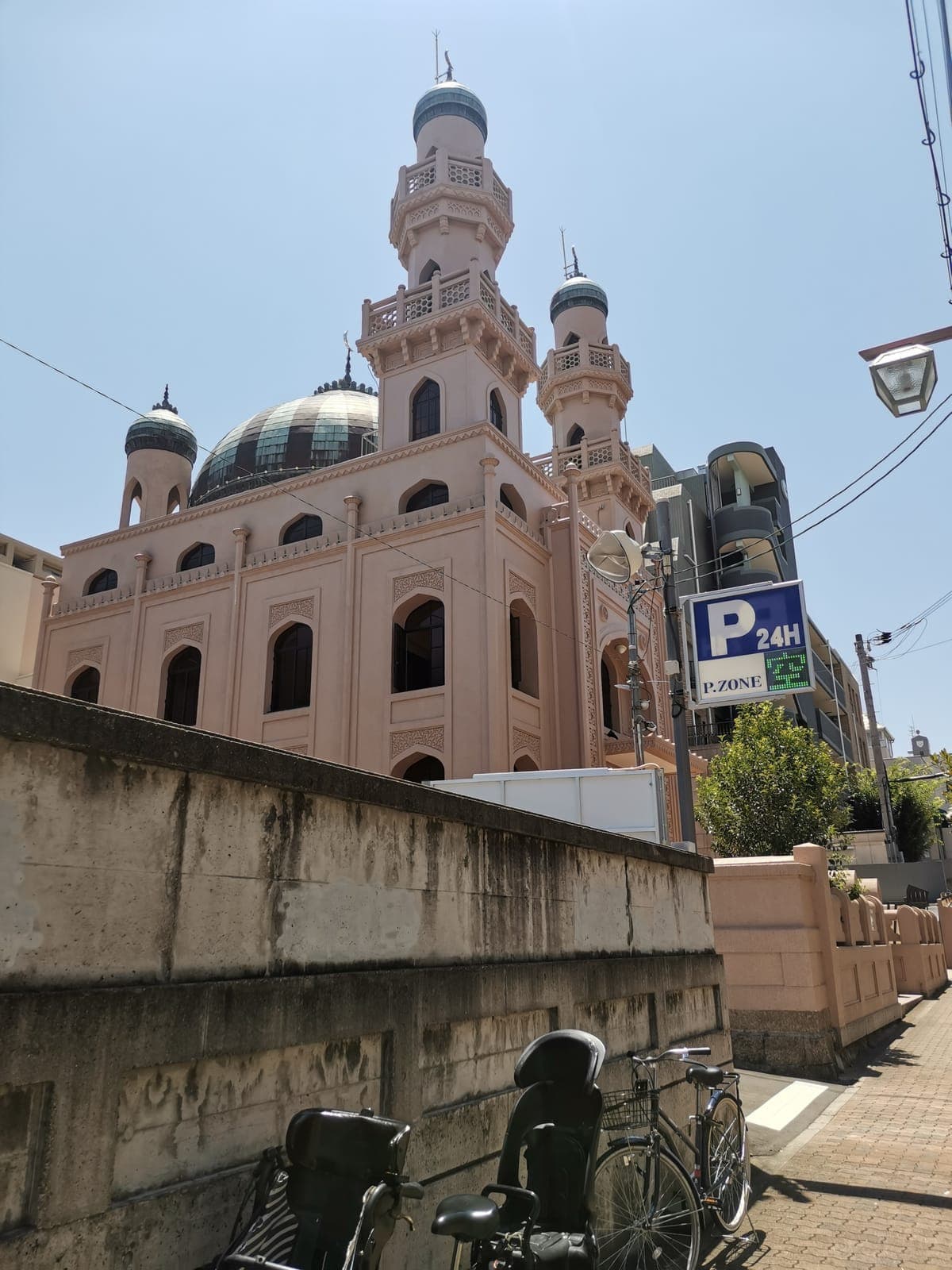 Kobe Mosque, the oldest in Japan, then the climb to Nunobiki Falls.