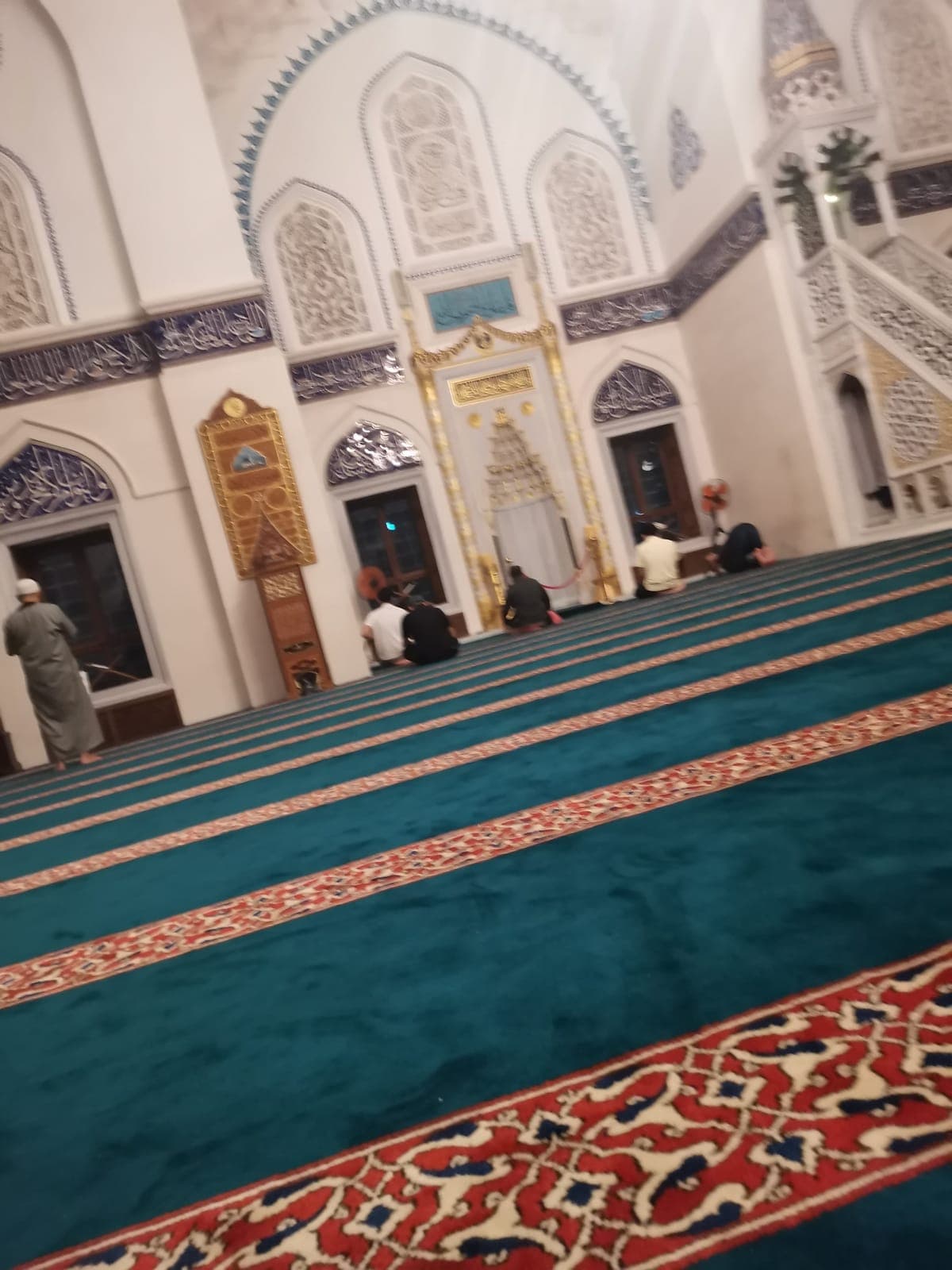 Sunday evening at Tokyo Camii.