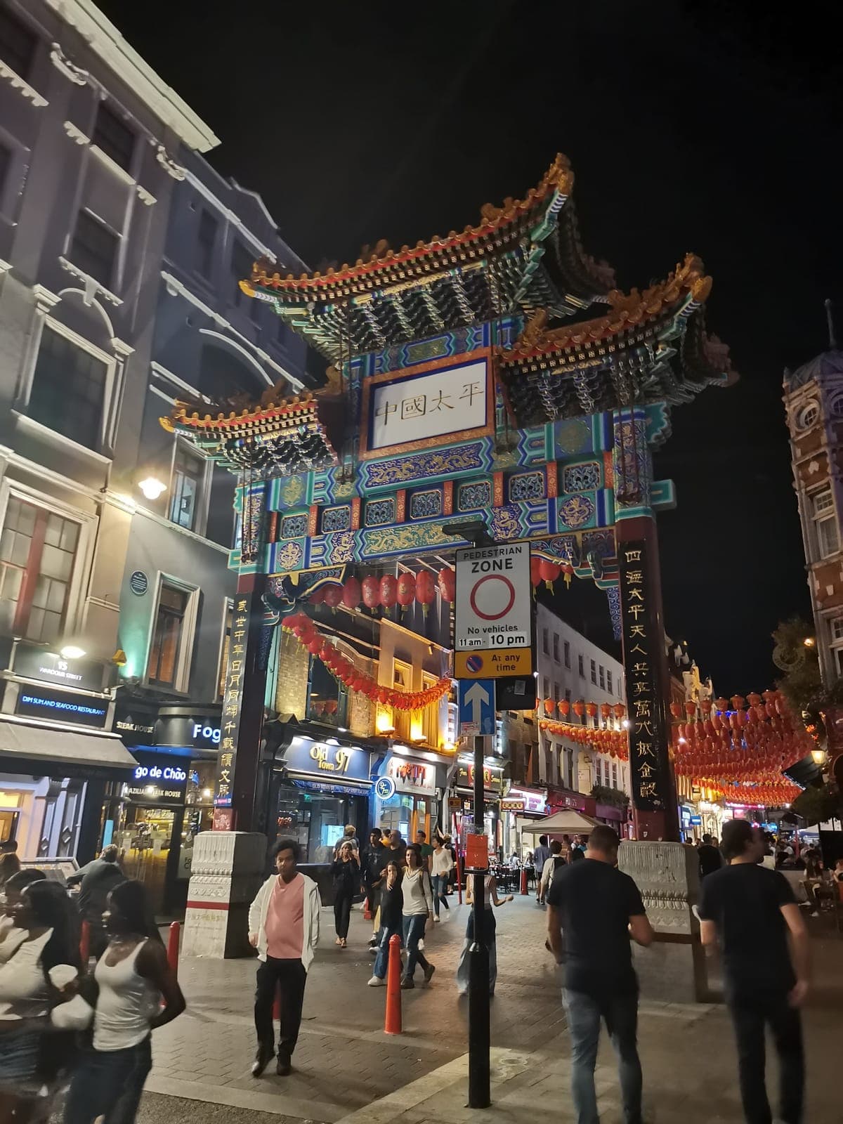9:21 pm. Chinatown (i feel like there is a chinatown in everycountry).
