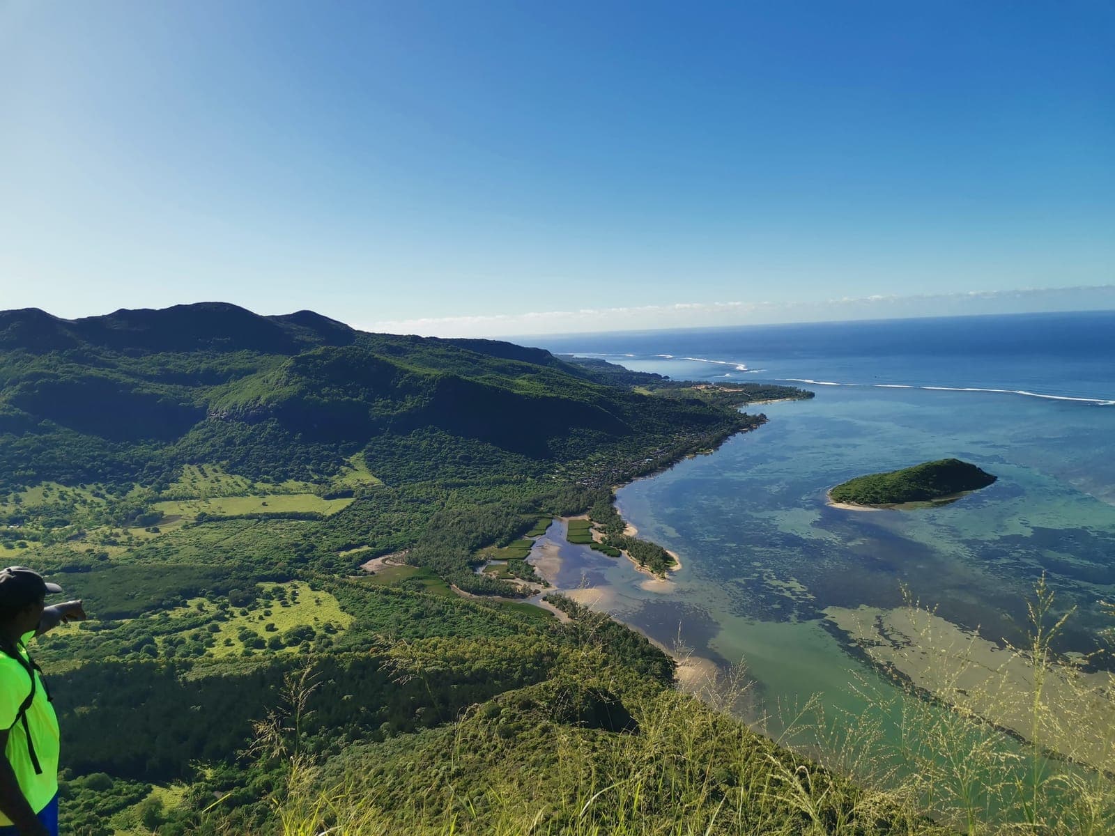 8:40 am, the reef from above.