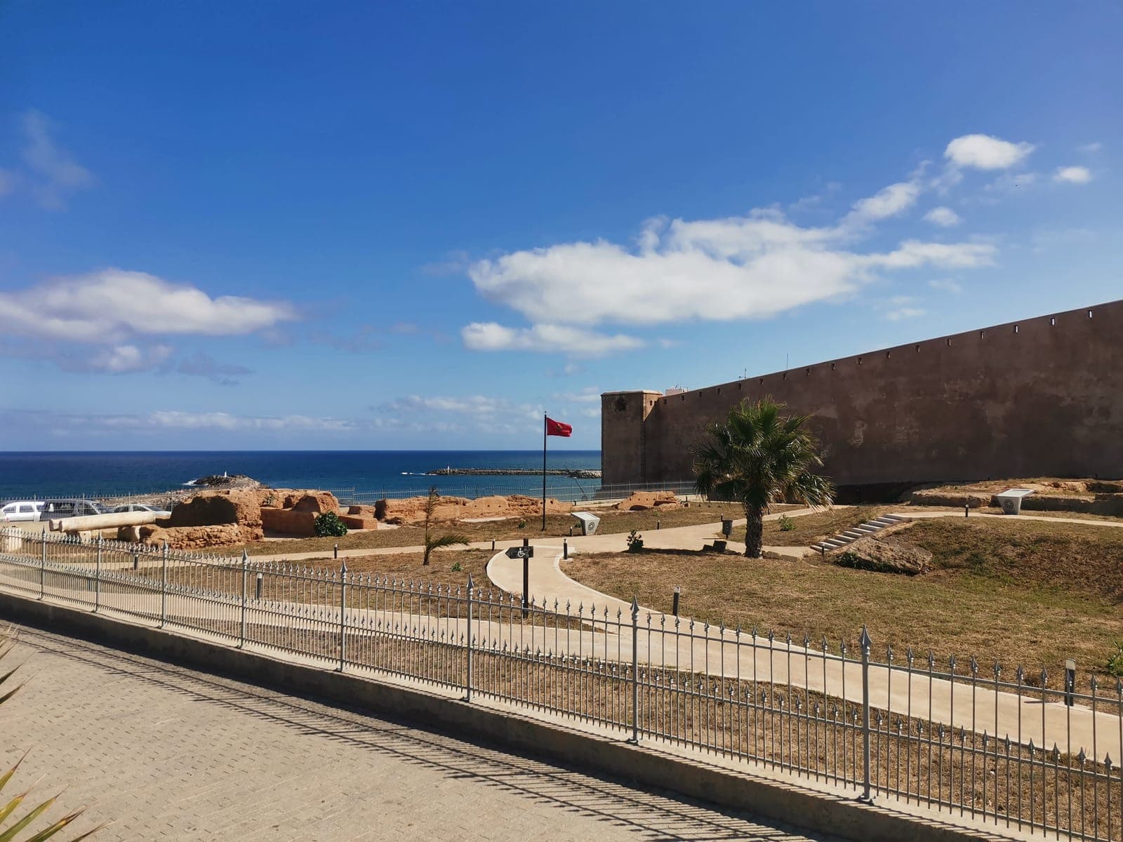 Saturday, 9:52 am. Along the old walls, then the ramparts facing the Atlantic.