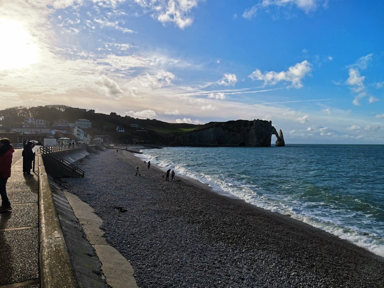 2:19 pm. The seafront, the Porte d’Aval at the end of the beach.