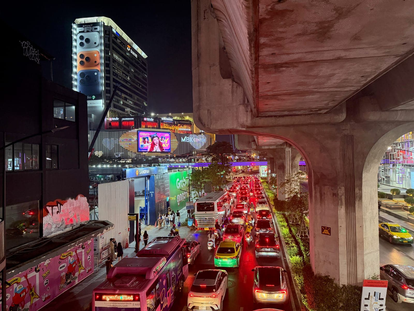 7:35 pm. The traffic, seen from the skywalk.