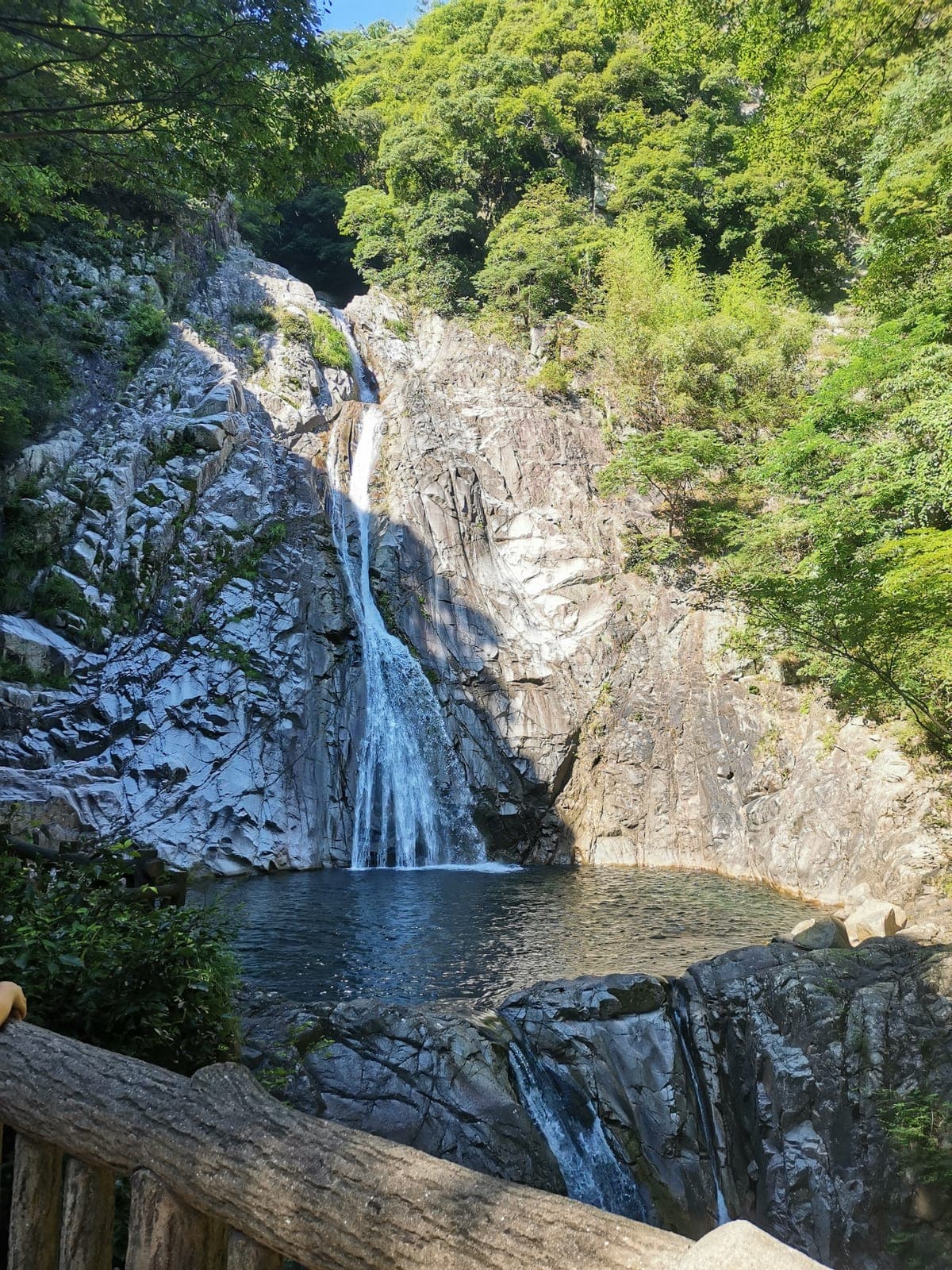 Kobe Mosque, the oldest in Japan, then the climb to Nunobiki Falls.