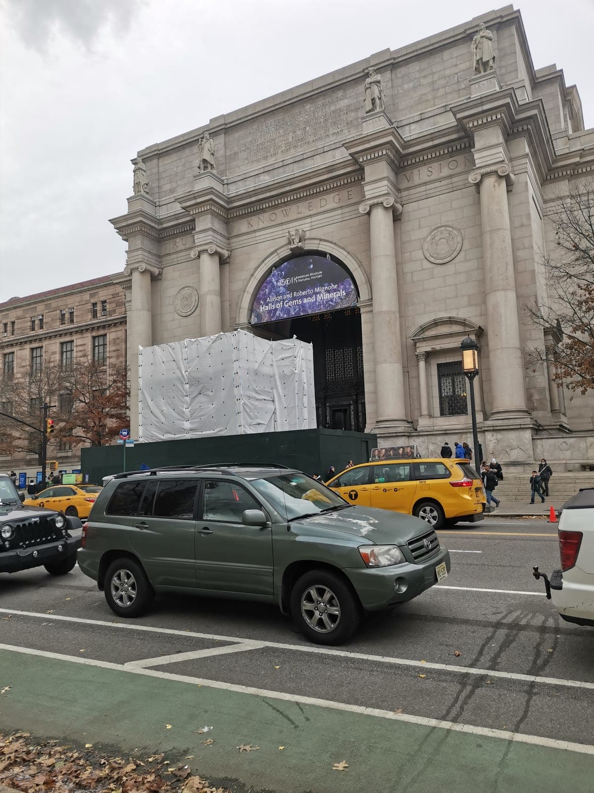 1:41 pm, the American Museum of Natural History.