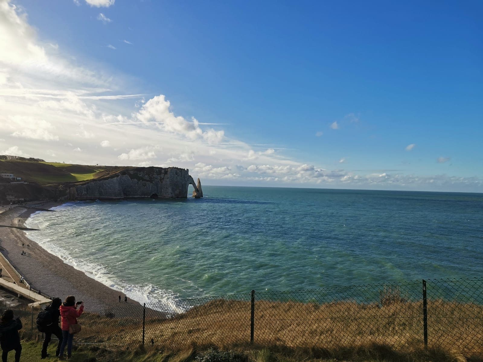 2:23 pm, up the Falaise d’Amont. The bay.