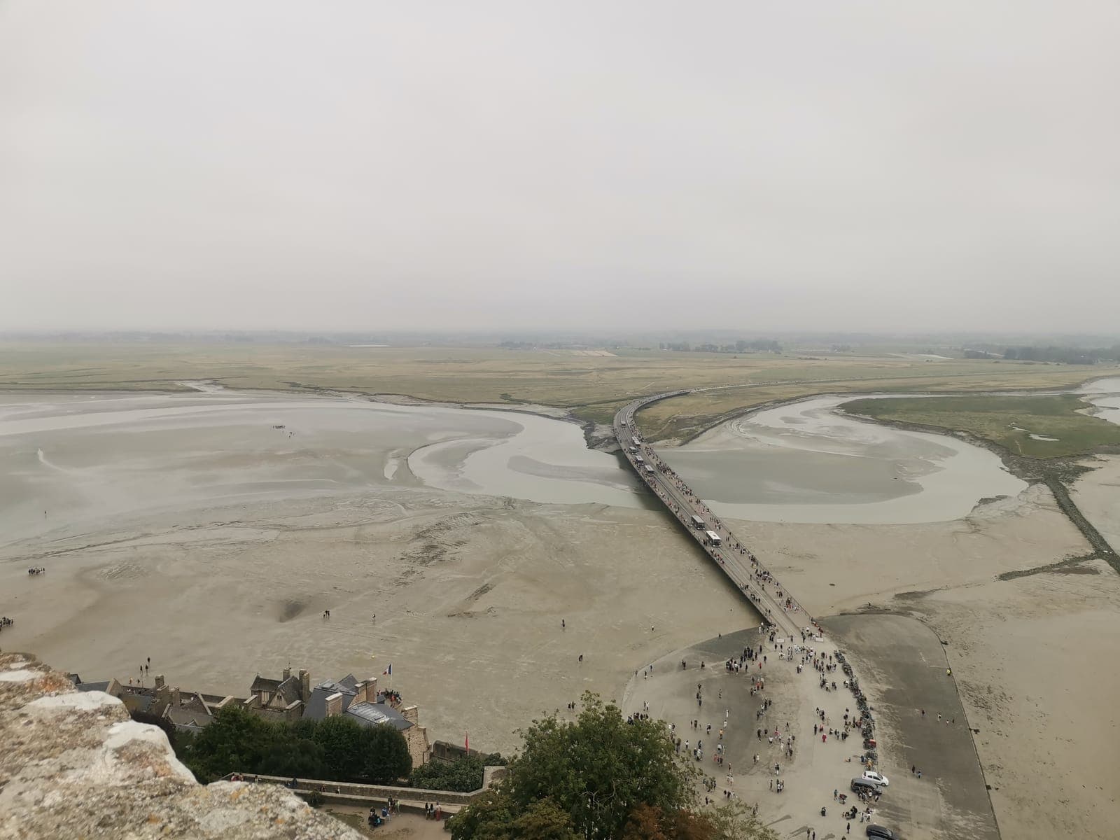 4:59 pm. The bay at low tide, from the top.