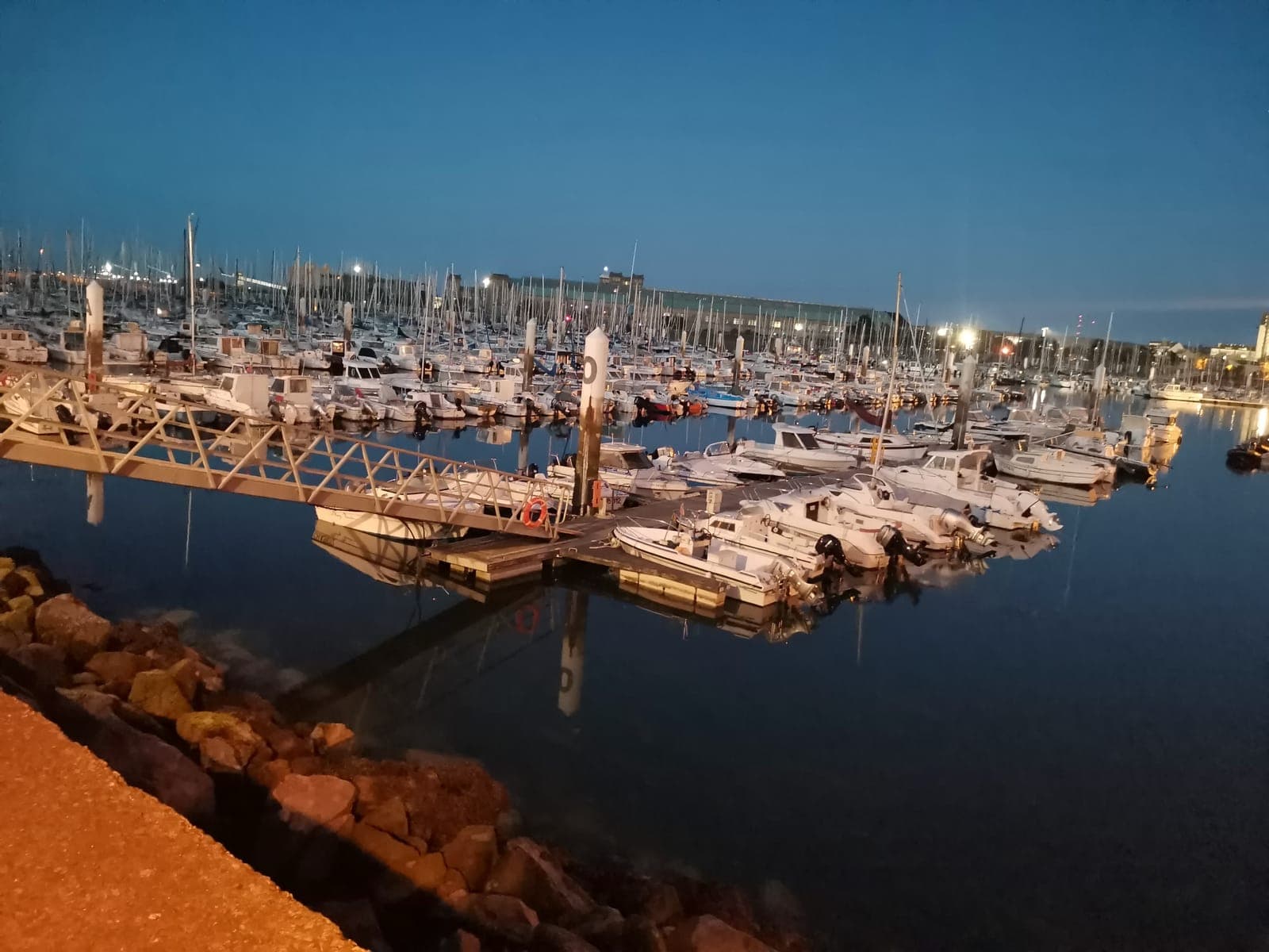 10:09 pm, the marina.